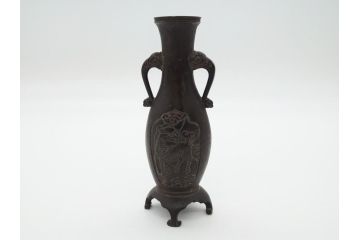 古玩　古銅　麒麟と亀の図　使い込むほどに深みが出る両取っ手付きの花瓶(花器、四つ脚、一輪挿し)(R-062050)