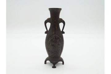 古玩　古銅　麒麟と亀の図　使い込むほどに深みが出る両取っ手付きの花瓶(花器、四つ脚、一輪挿し)(R-062050)