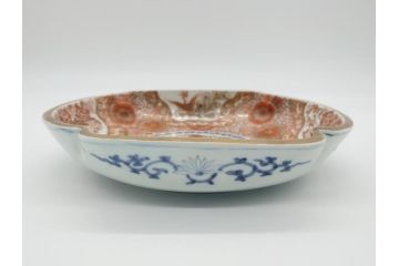上手物　江戸期　古伊万里　大明成化年製　染付　色絵　花文　鳳凰　8.6寸皿　約26　色彩とフォルムの美しさが食卓に華やかさを演出する変形皿(八寸六分、深皿、和食器、花唐草、和皿)(R-062051)