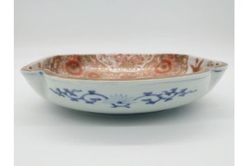 上手物　江戸期　古伊万里　大明成化年製　染付　色絵　花文　鳳凰　8.6寸皿　約26　色彩とフォルムの美しさが食卓に華やかさを演出する変形皿(八寸六分、深皿、和食器、花唐草、和皿)(R-062051)