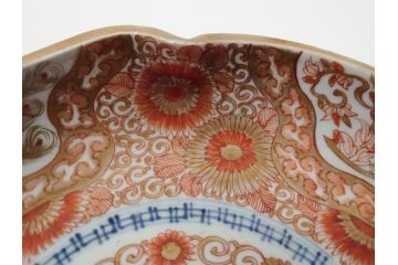 上手物　江戸期　古伊万里　大明成化年製　染付　色絵　花文　鳳凰　8.6寸皿　約26　色彩とフォルムの美しさが食卓に華やかさを演出する変形皿(八寸六分、深皿、和食器、花唐草、和皿)(R-062051)