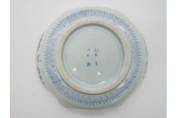 上手物　江戸期　古伊万里　大明成化年製　染付　色絵　花文　鳳凰　8.6寸皿　約26　色彩とフォルムの美しさが食卓に華やかさを演出する変形皿(八寸六分、深皿、和食器、花唐草、和皿)(R-062051)