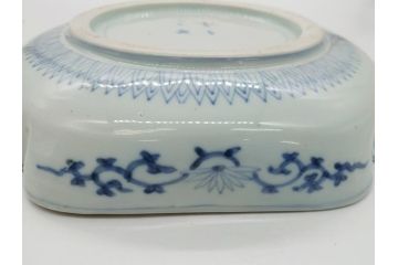 上手物　江戸期　古伊万里　大明成化年製　染付　色絵　花文　鳳凰　8.6寸皿　約26　色彩とフォルムの美しさが食卓に華やかさを演出する変形皿(八寸六分、深皿、和食器、花唐草、和皿)(R-062051)