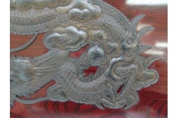 手打ち金具　昭和期　漆塗り　雲龍文　仙台箪笥の金具を使った扇型飾り(壁掛け)(R-062052)
