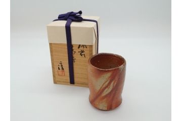 人間国宝　伊勢淳　備前焼　緋襷　湯呑み(共箱付き、伊部焼、民芸陶器、和食器)(R-062056)