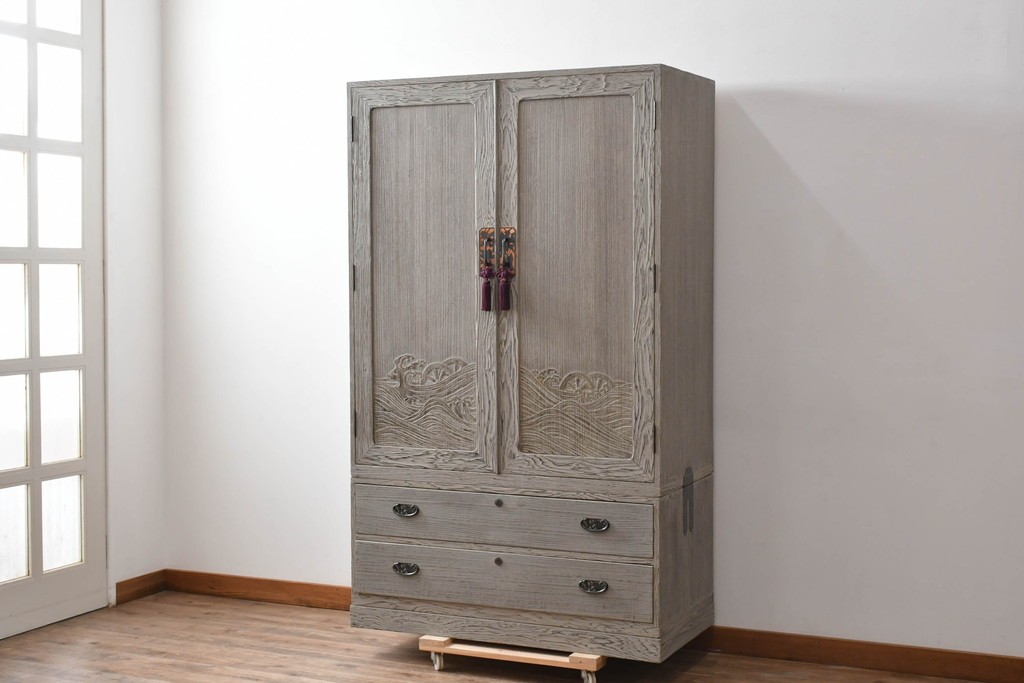 和製ヴィンテージ　希少!　国産　職人　浮造り　彫刻入りの特注総桐箪笥　(R-062063)