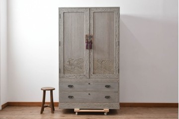 和製ヴィンテージ　希少!　国産　職人　浮造り　彫刻入りの特注総桐箪笥　(R-062063)