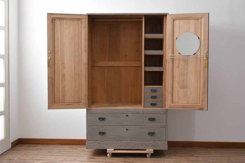 和製ヴィンテージ　希少!　国産　職人　浮造り　彫刻入りの特注総桐箪笥　(R-062063)