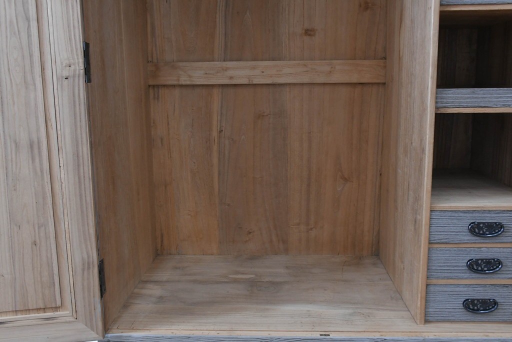 和製ヴィンテージ　希少!　国産　職人　浮造り　彫刻入りの特注総桐箪笥　(R-062063)