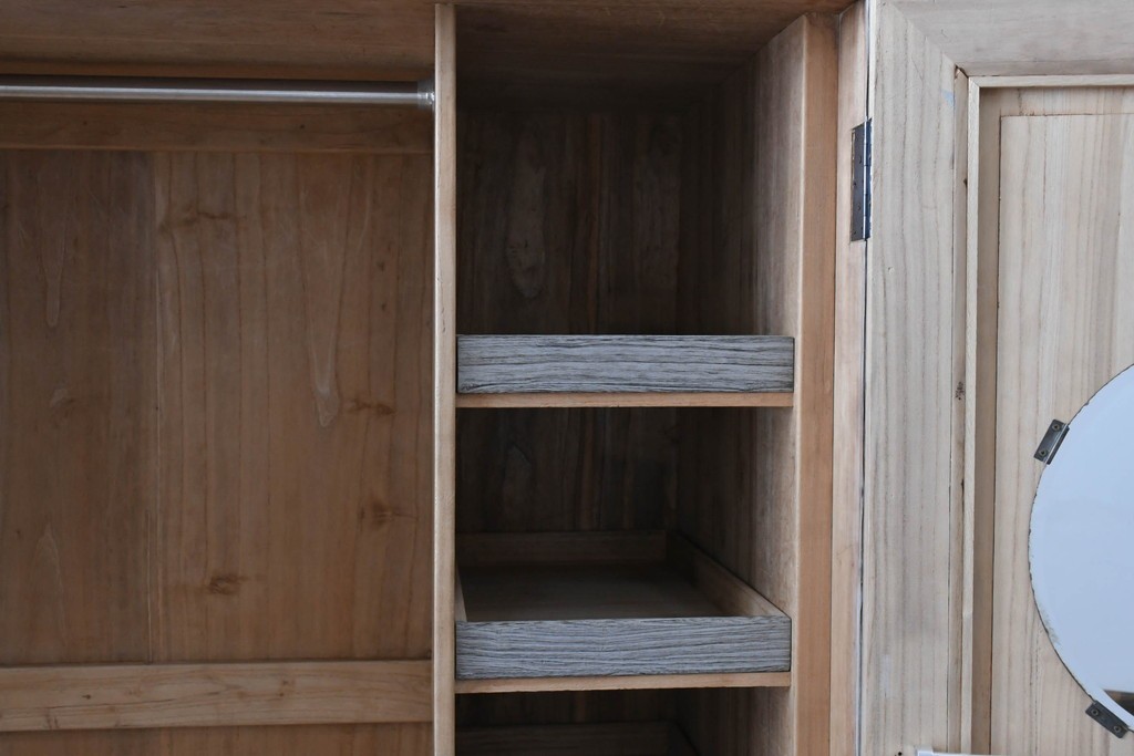 和製ヴィンテージ　希少!　国産　職人　浮造り　彫刻入りの特注総桐箪笥　(R-062063)