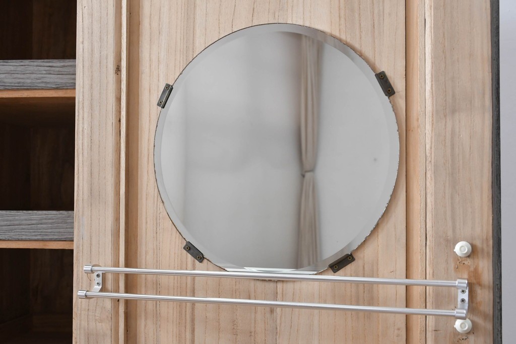 和製ヴィンテージ　希少!　国産　職人　浮造り　彫刻入りの特注総桐箪笥　(R-062063)