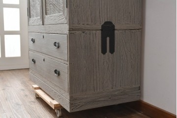 和製ヴィンテージ　希少!　国産　職人　浮造り　彫刻入りの特注総桐箪笥　(R-062063)