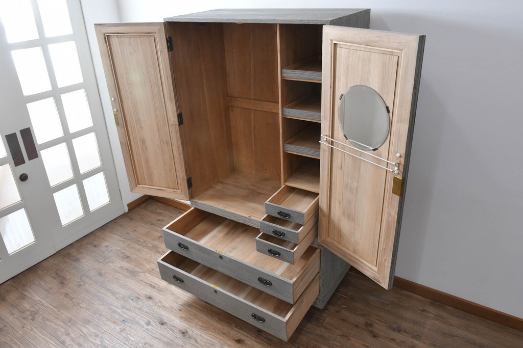 和製ヴィンテージ　希少!　国産　職人　浮造り　彫刻入りの特注総桐箪笥　(R-062063)