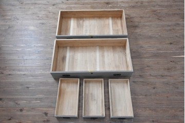 和製ヴィンテージ　希少!　国産　職人　浮造り　彫刻入りの特注総桐箪笥　(R-062063)