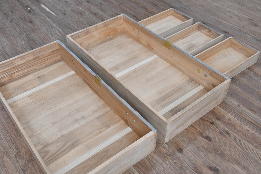 和製ヴィンテージ　希少!　国産　職人　浮造り　彫刻入りの特注総桐箪笥　(R-062063)