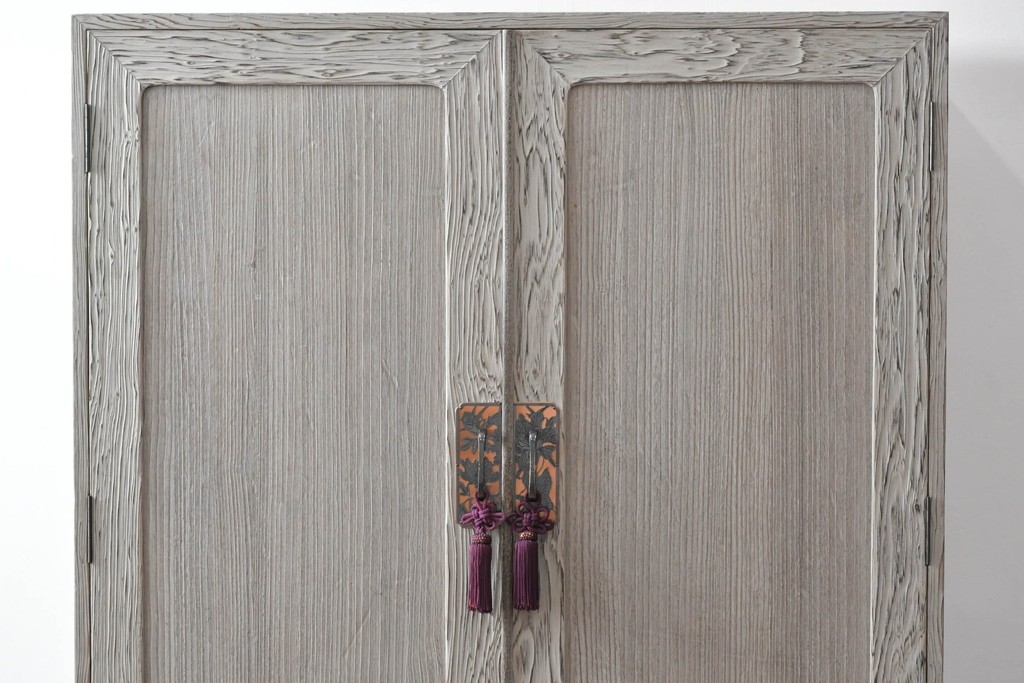 和製ヴィンテージ　希少!　国産　職人　浮造り　彫刻入りの特注総桐箪笥　(R-062063)