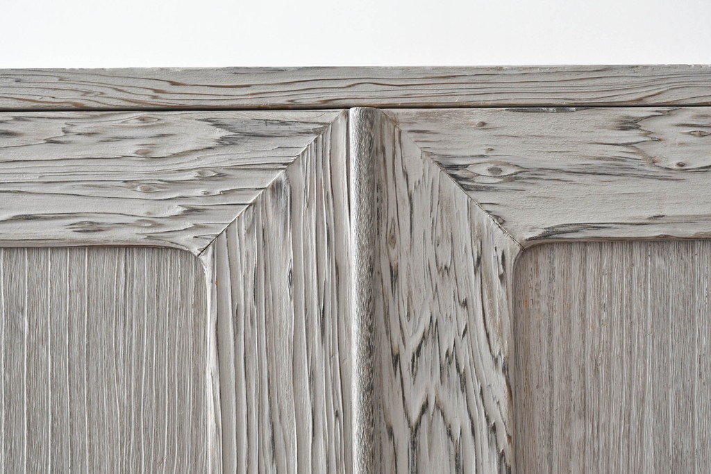 和製ヴィンテージ　希少!　国産　職人　浮造り　彫刻入りの特注総桐箪笥　(R-062063)