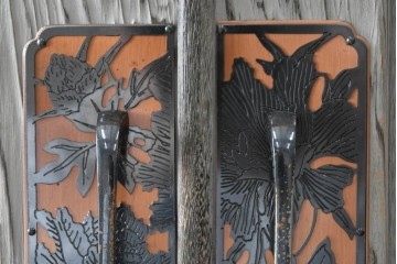 和製ヴィンテージ　希少!　国産　職人　浮造り　彫刻入りの特注総桐箪笥　(R-062063)