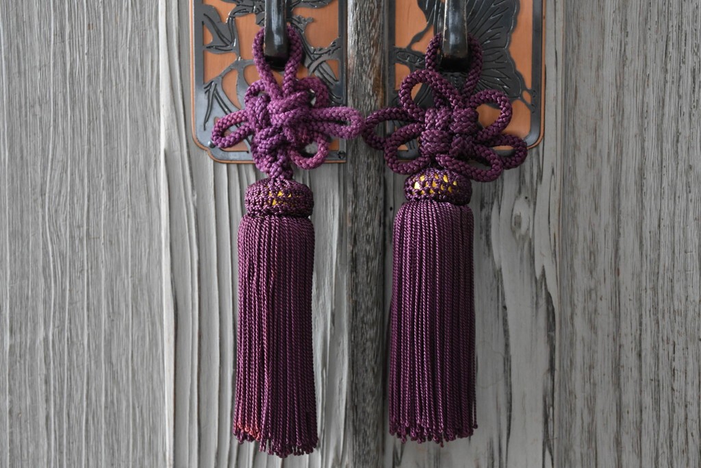 和製ヴィンテージ　希少!　国産　職人　浮造り　彫刻入りの特注総桐箪笥　(R-062063)