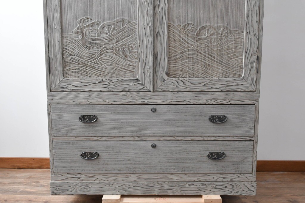 和製ヴィンテージ　希少!　国産　職人　浮造り　彫刻入りの特注総桐箪笥　(R-062063)