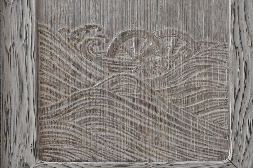 和製ヴィンテージ　希少!　国産　職人　浮造り　彫刻入りの特注総桐箪笥　(R-062063)