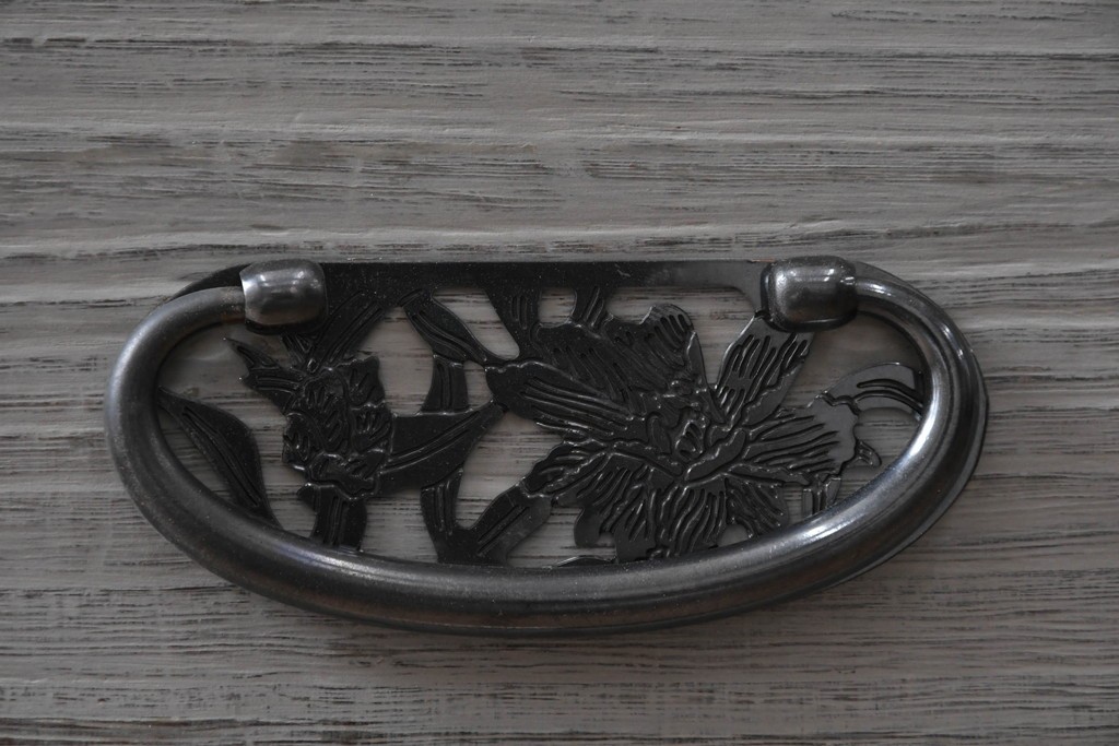 和製ヴィンテージ　希少!　国産　職人　浮造り　彫刻入りの特注総桐箪笥　(R-062063)