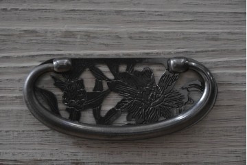 和製ヴィンテージ　希少!　国産　職人　浮造り　彫刻入りの特注総桐箪笥　(R-062063)