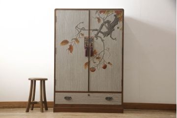 和製ビンテージ　彫刻　漆絵　柿の木の絵柄が風情を感じる凝ったつくりの桐箪笥(並厚、着物箪笥、和タンス、衣装箪笥、桐たんす、ヴィンテージ)(R-062064)