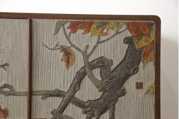 和製ビンテージ　彫刻　漆絵　柿の木の絵柄が風情を感じる凝ったつくりの桐箪笥(並厚、着物箪笥、和タンス、衣装箪笥、桐たんす、ヴィンテージ)(R-062064)