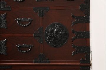 中古　美品　二本松工藝館　田中家具　重厚感ある佇まいが魅力的な収納箪笥(衣装箪笥、和タンス、整理箪笥、引き出し、チェスト)(R-062066)