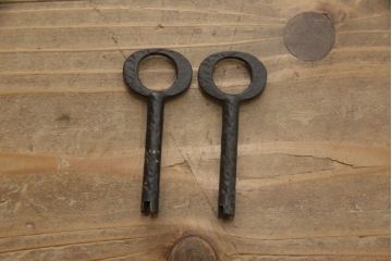 中古　美品　二本松工藝館　田中家具　重厚感ある佇まいが魅力的な収納箪笥(衣装箪笥、和タンス、整理箪笥、引き出し、チェスト)(R-062066)