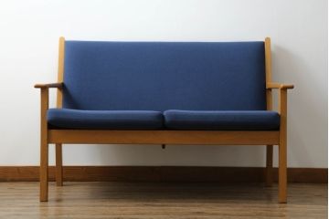 中古　北欧　GETAMA(ゲタマ)　Hans J Wegner(ハンス・J・ウェグナー)　GE265　ナチュラルな雰囲気がかわいらしい2人掛けソファ(二人掛け、2P)(R-062067)