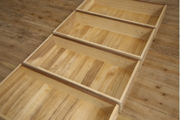 中古　超美品　総欅(ケヤキ)材　内部桐材　指物家具　吉蔵　美しい杢目と品のある佇まいが魅力の収納箪笥(小箪笥、引き出し、整理タンス、チェスト)(R-062068)