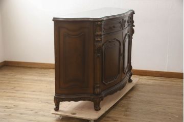 中古　カリモク家具(karimoku)　domani(ドマーニ)　Louis(ルイ)XVシリーズ　隅々まで施された装飾が美しいサイドボード(戸棚、収納棚、サイドキャビネット)(R-062069)