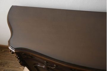中古　カリモク家具(karimoku)　domani(ドマーニ)　Louis(ルイ)XVシリーズ　隅々まで施された装飾が美しいサイドボード(戸棚、収納棚、サイドキャビネット)(R-062069)