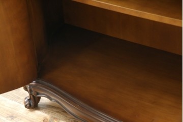 中古　カリモク家具(karimoku)　domani(ドマーニ)　Louis(ルイ)XVシリーズ　隅々まで施された装飾が美しいサイドボード(戸棚、収納棚、サイドキャビネット)(R-062069)