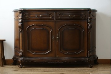 中古　カリモク家具(karimoku)　domani(ドマーニ)　Louis(ルイ)XVシリーズ　隅々まで施された装飾が美しいサイドボード(戸棚、収納棚、サイドキャビネット)(R-062069)