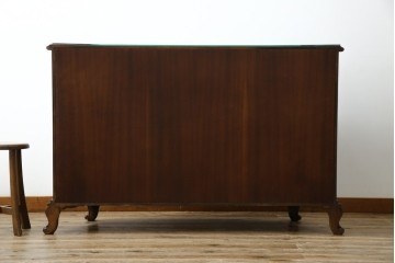 中古　カリモク家具(karimoku)　domani(ドマーニ)　Louis(ルイ)XVシリーズ　隅々まで施された装飾が美しいサイドボード(戸棚、収納棚、サイドキャビネット)(R-062069)