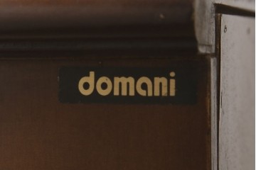 中古　カリモク家具(karimoku)　domani(ドマーニ)　Louis(ルイ)XVシリーズ　隅々まで施された装飾が美しいサイドボード(戸棚、収納棚、サイドキャビネット)(R-062069)