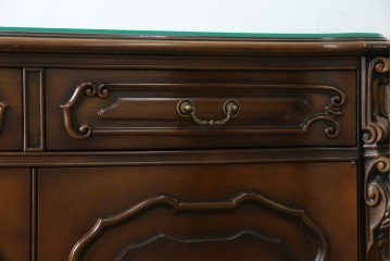 中古　カリモク家具(karimoku)　domani(ドマーニ)　Louis(ルイ)XVシリーズ　隅々まで施された装飾が美しいサイドボード(戸棚、収納棚、サイドキャビネット)(R-062069)