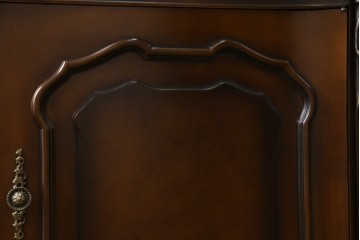 中古　カリモク家具(karimoku)　domani(ドマーニ)　Louis(ルイ)XVシリーズ　隅々まで施された装飾が美しいサイドボード(戸棚、収納棚、サイドキャビネット)(R-062069)
