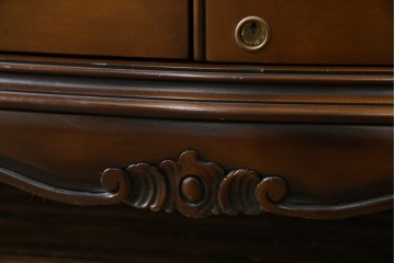 中古　カリモク家具(karimoku)　domani(ドマーニ)　Louis(ルイ)XVシリーズ　隅々まで施された装飾が美しいサイドボード(戸棚、収納棚、サイドキャビネット)(R-062069)