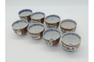 幕末期　伊万里焼　色絵　染付　花鳥文　色彩とフォルムの美しさが食卓に華やぎをもたらす2寸猪口8客セット(輪花型、和食器)(R-062081)