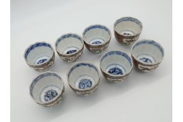 幕末期　伊万里焼　色絵　染付　花鳥文　色彩とフォルムの美しさが食卓に華やぎをもたらす2寸猪口8客セット(輪花型、和食器)(R-062081)