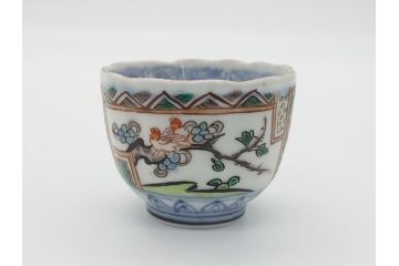 幕末期　伊万里焼　色絵　染付　花鳥文　色彩とフォルムの美しさが食卓に華やぎをもたらす2寸猪口8客セット(輪花型、和食器)(R-062081)