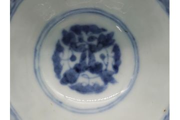 幕末期　伊万里焼　色絵　染付　花鳥文　色彩とフォルムの美しさが食卓に華やぎをもたらす2寸猪口8客セット(輪花型、和食器)(R-062081)