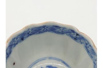 幕末期　伊万里焼　色絵　染付　花鳥文　色彩とフォルムの美しさが食卓に華やぎをもたらす2寸猪口8客セット(輪花型、和食器)(R-062081)