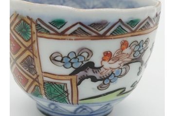 幕末期　伊万里焼　色絵　染付　花鳥文　色彩とフォルムの美しさが食卓に華やぎをもたらす2寸猪口8客セット(輪花型、和食器)(R-062081)