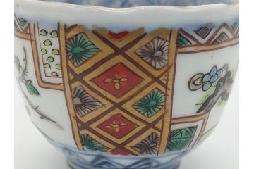幕末期　伊万里焼　色絵　染付　花鳥文　色彩とフォルムの美しさが食卓に華やぎをもたらす2寸猪口8客セット(輪花型、和食器)(R-062081)