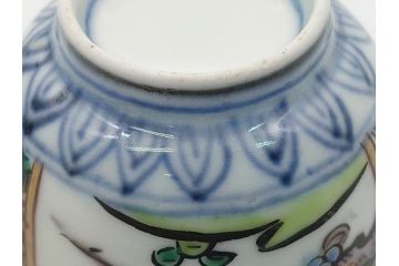 幕末期　伊万里焼　色絵　染付　花鳥文　色彩とフォルムの美しさが食卓に華やぎをもたらす2寸猪口8客セット(輪花型、和食器)(R-062081)